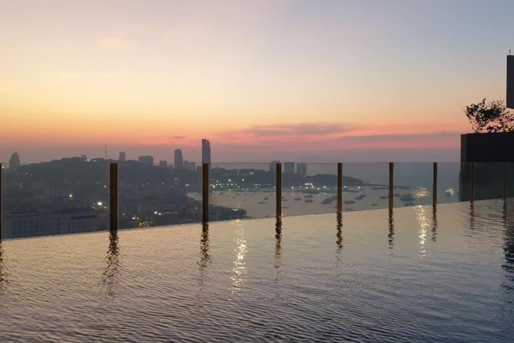 Base 2bed King&queen With Infinity Pool & Free Netflix! Apartemen Pattaya