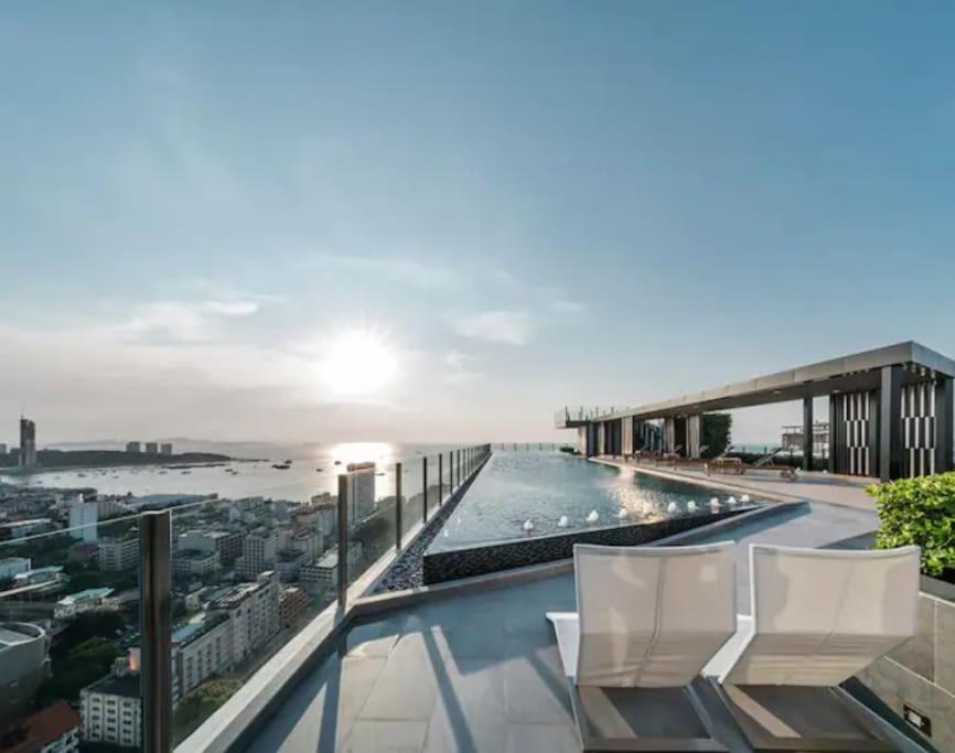 Apartemen Base 2bed King&queen With Infinity Pool & Free Netflix! *